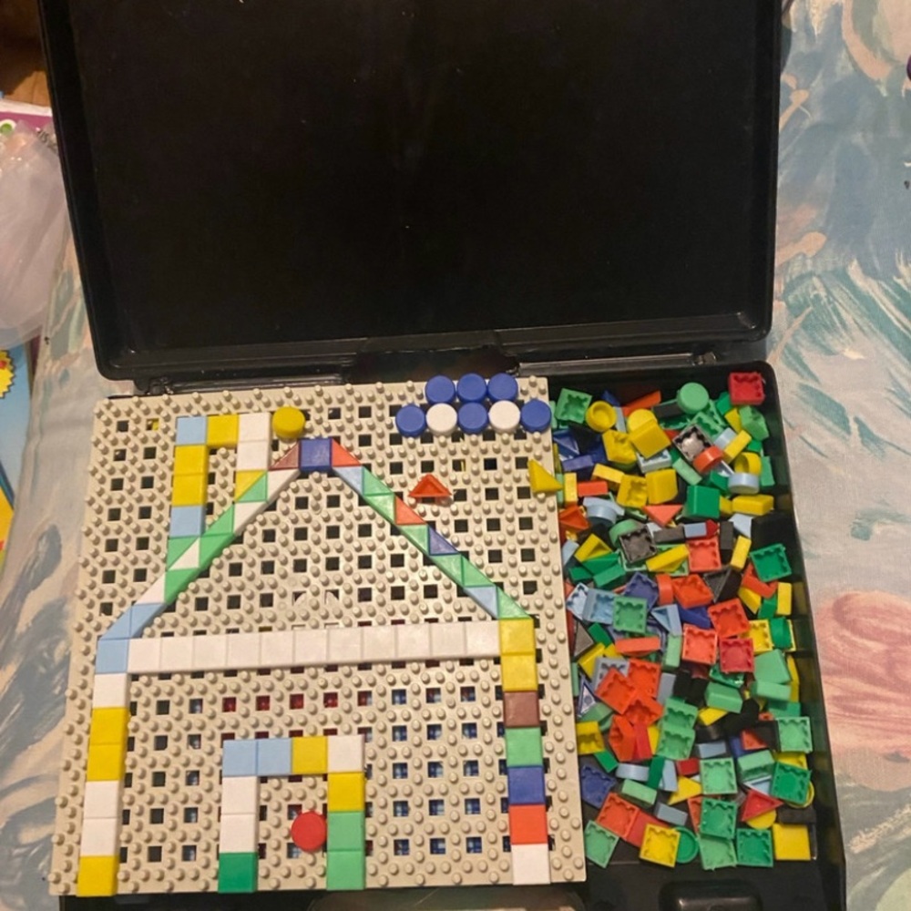 ♦️Vibrant Building Block Set in Case